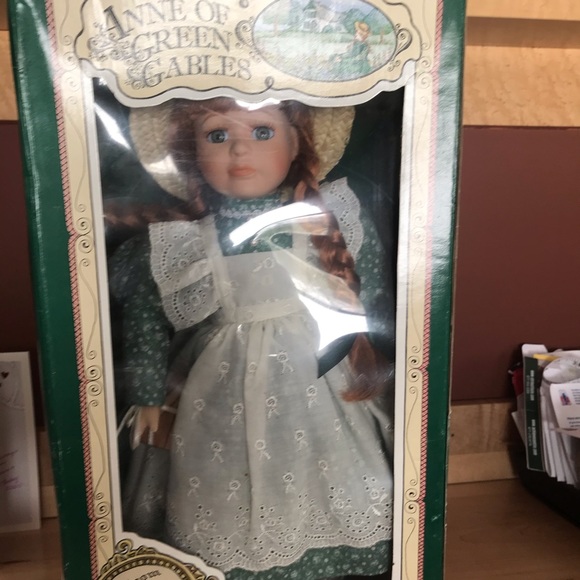 Anne of Green Gables porcelain doll - Picture 2 of 8